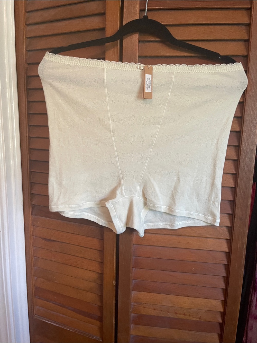 SKIMS Lightweight Seamless Shaping Shorts in Soft Cream